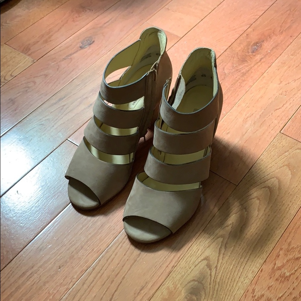 Paul Green Open toe shoes